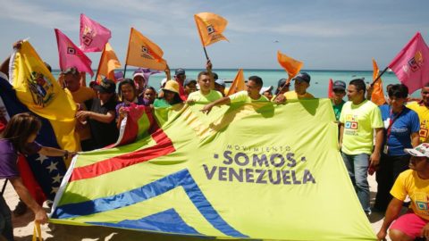 La bandera del Movimiento Somos Venezuela ondea en destinos turísticos del país