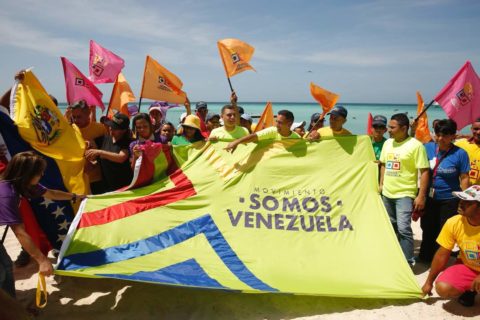 La bandera del Movimiento Somos Venezuela ondea en destinos turísticos del país