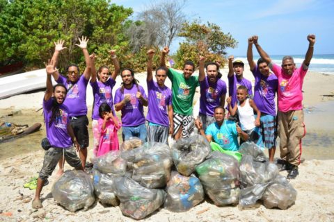 Jóvenes del Movimiento Somos Venezuela despliegan jornada ambientalista en playas de Aragua