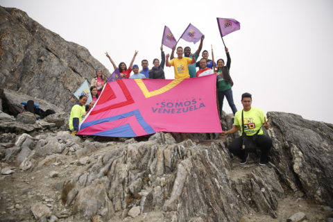 Jóvenes llevaron la bandera de Somos Venezuela a lo más alto del Parque Sierra Nevada