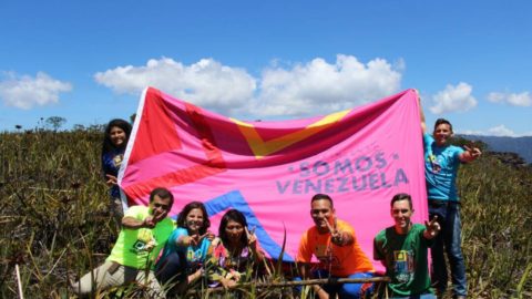 En el Parque Nacional Canaima ondea la bandera del Movimiento Somos Venezuela