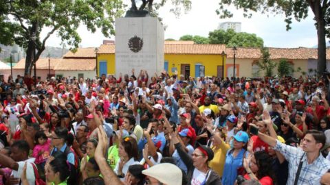 Juramentado Comando nacional de cultoras y cultores Simón Bolívar en apoyo al Presidente Nicolás Maduro