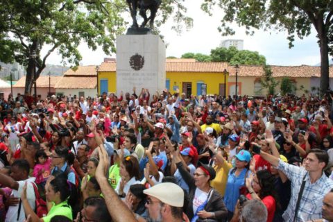 Juramentado Comando nacional de cultoras y cultores Simón Bolívar en apoyo al Presidente Nicolás Maduro